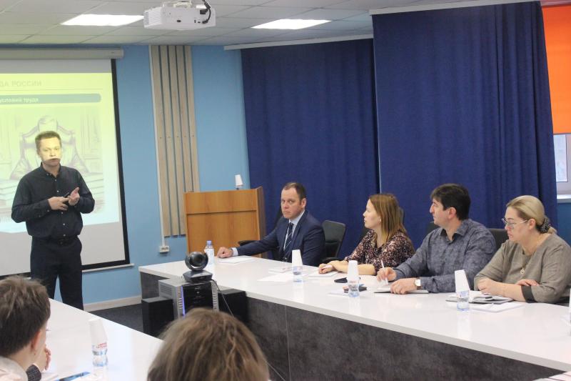 В КУРГАНЕ ОБСУДИЛИ ВОПРОСЫ ПРОВЕДЕНИЯ ГОСУДАРСТВЕННОЙ ЭКСПЕРТИЗЫ УСЛОВИЙ ТРУДА И СПЕЦИАЛЬНОЙ ОЦЕНКИ УСЛОВИЙ ТРУДА